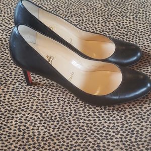 Christian Louboutin simple pump 7.5